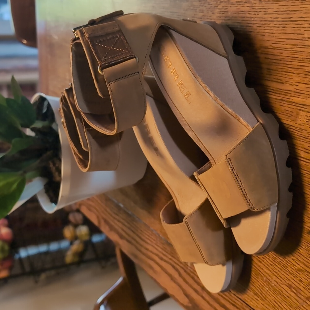Sorel platform sandals